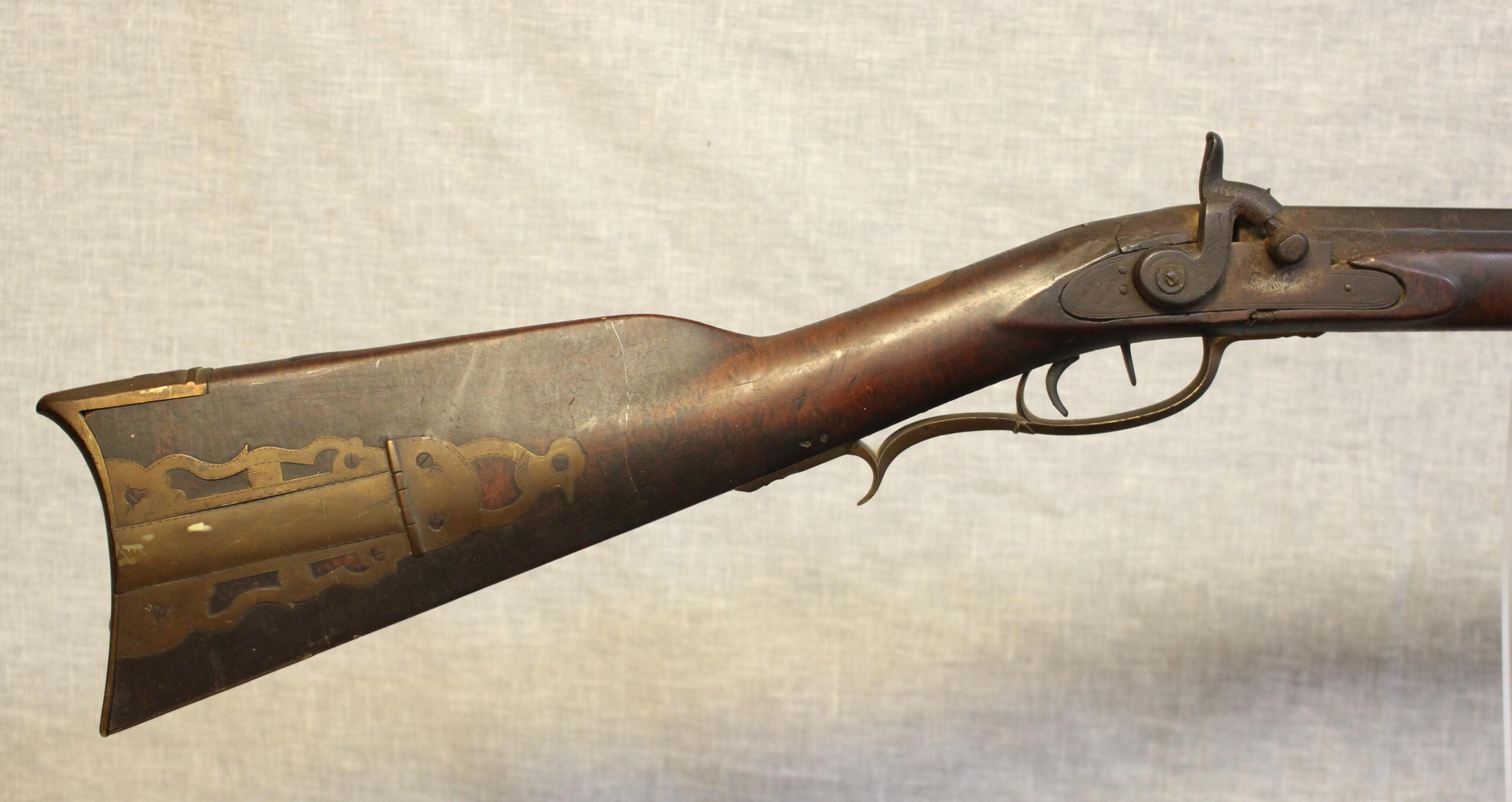 Sold at Auction: (A) UNSIGNED PERCUSSION KENTUCKY RIFLE.